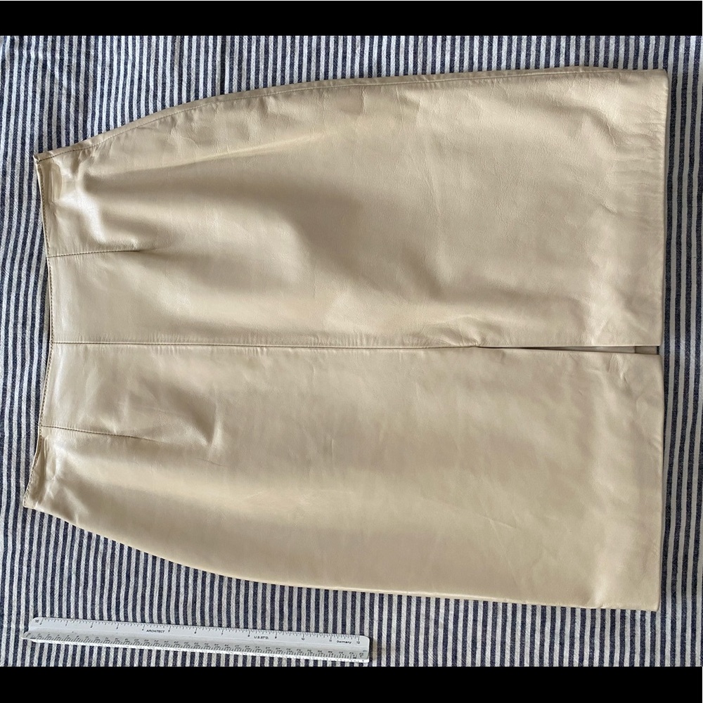 Wilson’s Pelle Studio, beige leather skirt, size 4